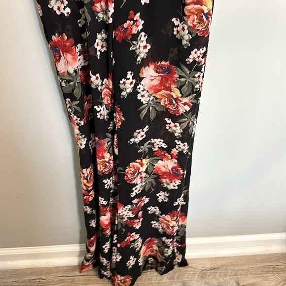 OOTD Floral Sleeveless Flare Button Jumpsuit Size Medium - Picture 4 of 6
